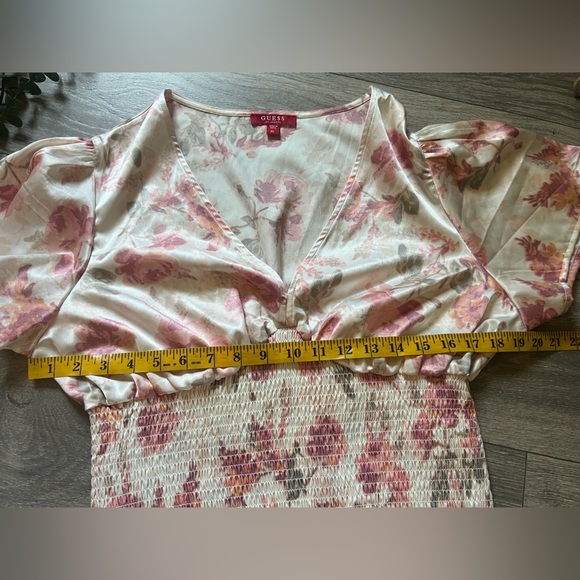 NWOT! Guess pink peach floral flutter sleeve smocked waist coquette top. Size XL - Picture 13 of 15